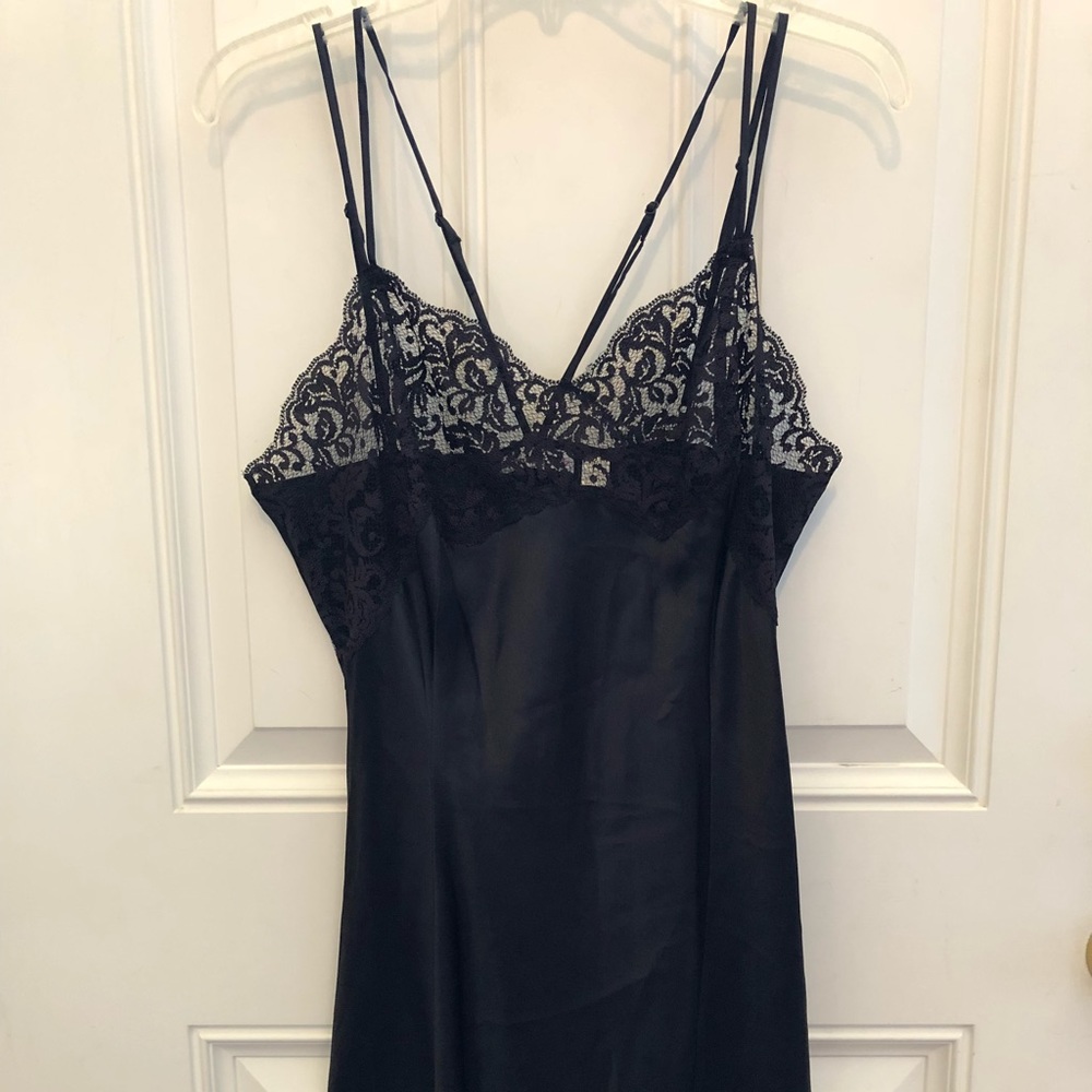 Vintage Victoria’s Secret short black nightgown L